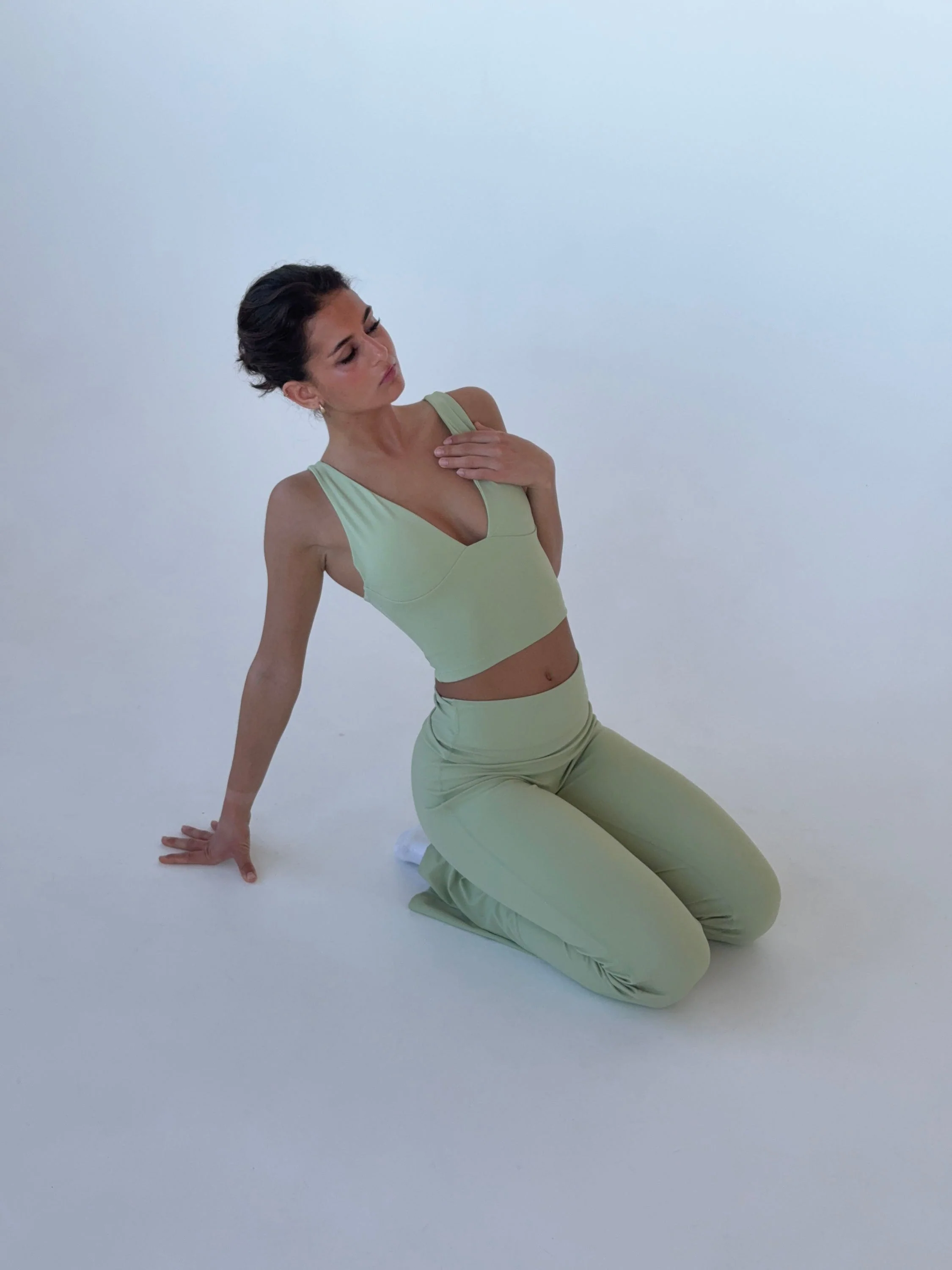 Ultimate v-neck top - Matcha 16 Ultimate v-neck top - Matcha