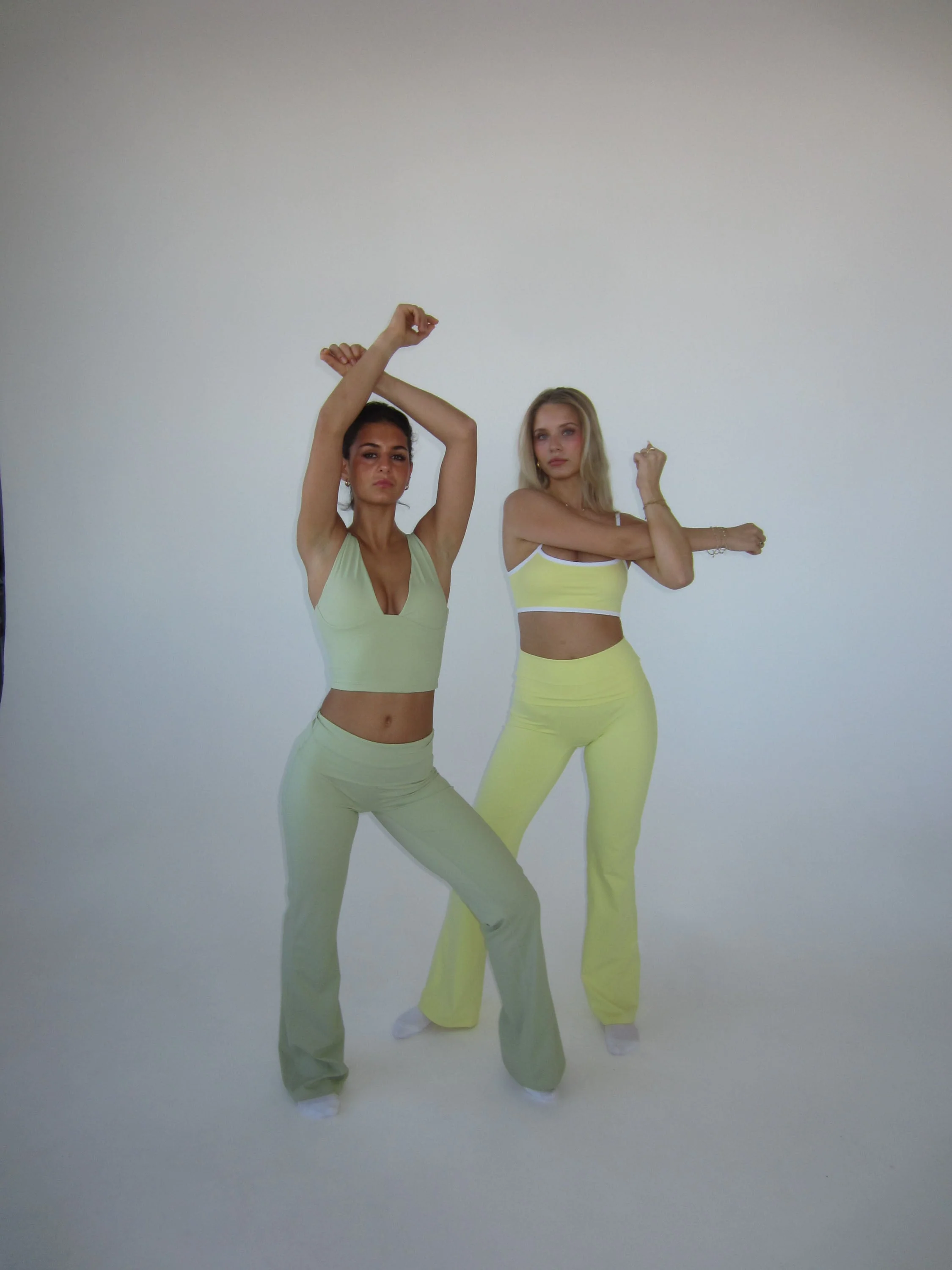 Ultimate v-neck top - Matcha 17 Ultimate v-neck top - Matcha
