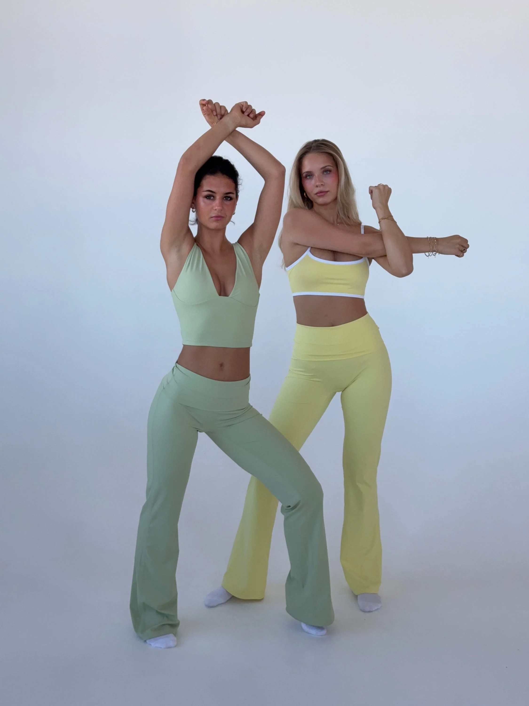 Ultimate v-neck top - Matcha 2 Ultimate v-neck top - Matcha