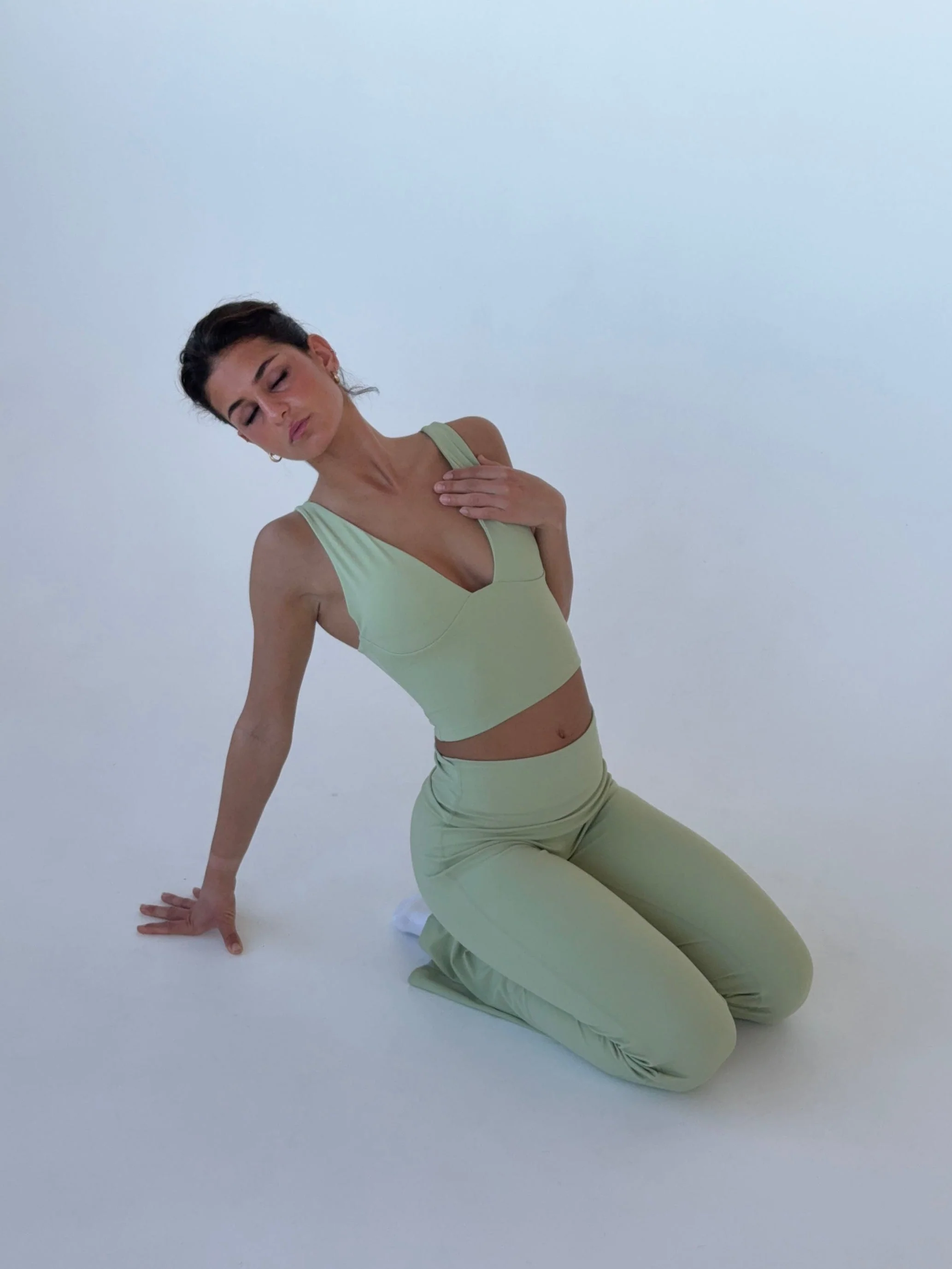 Ultimate v-neck top - Matcha 5 Ultimate v-neck top - Matcha