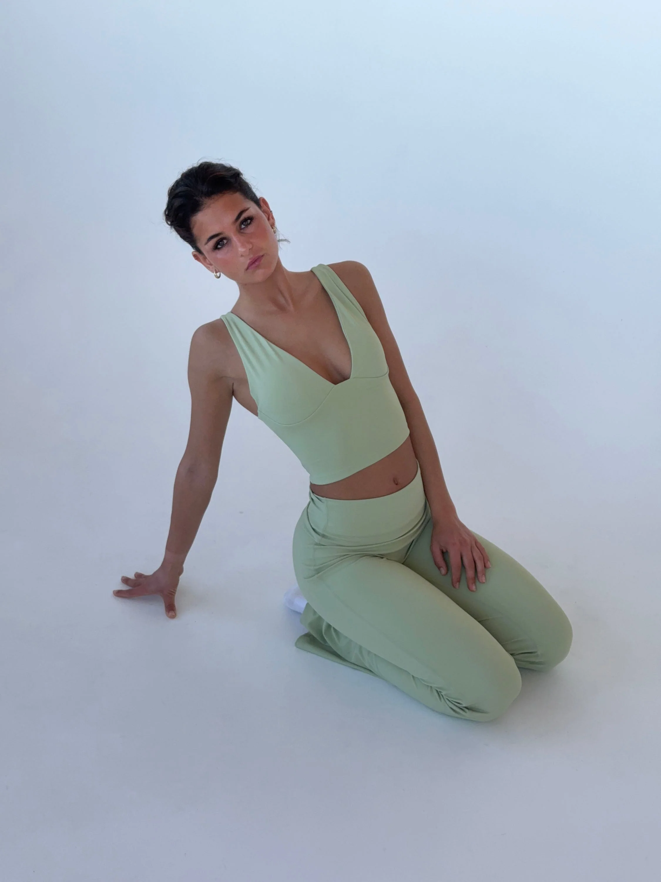Ultimate v-neck top - Matcha 9 Ultimate v-neck top - Matcha