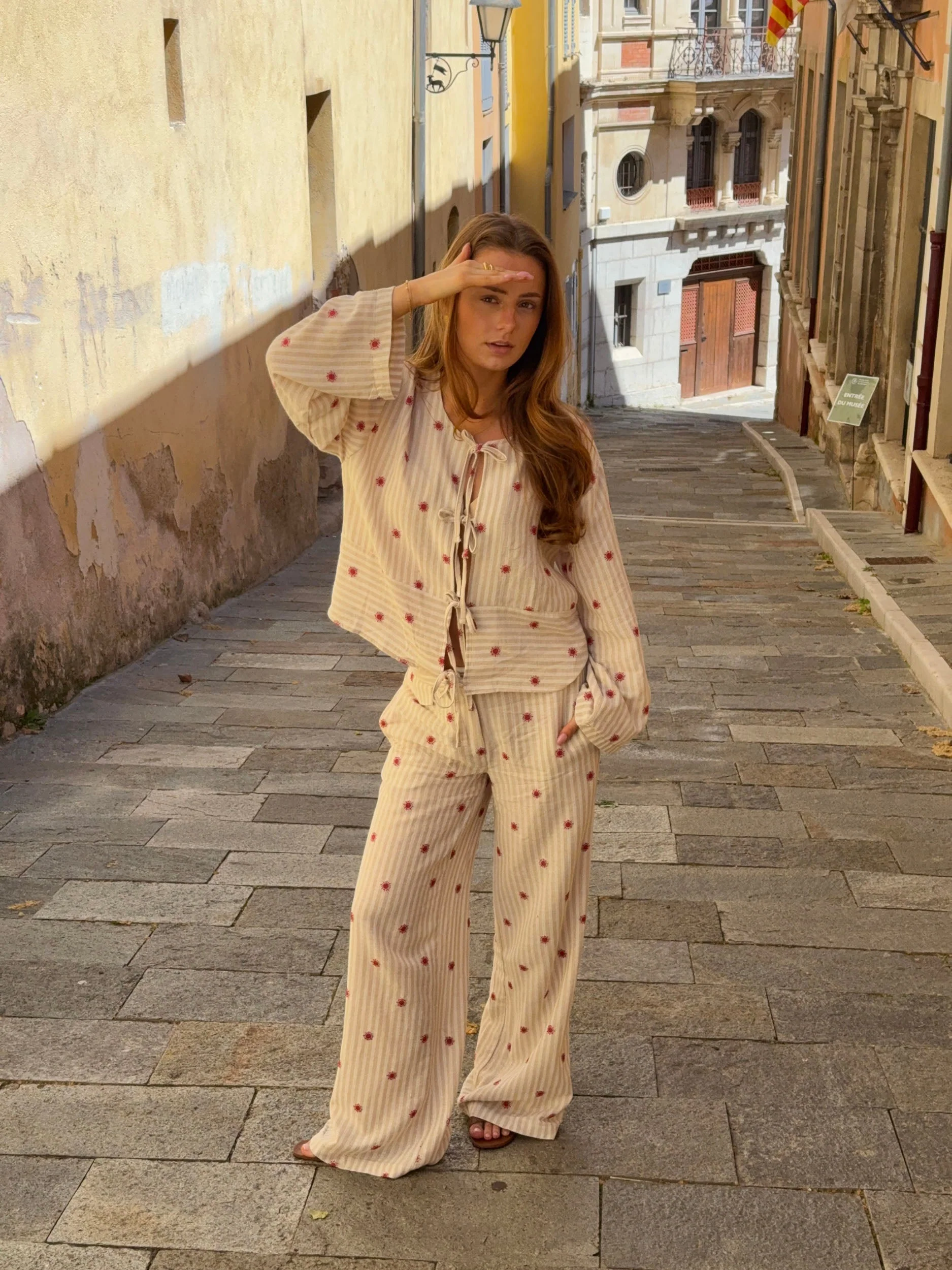 Mireille trousers with sun pattern – Beige/red 11 Mireille trousers with sun pattern – Beige/red