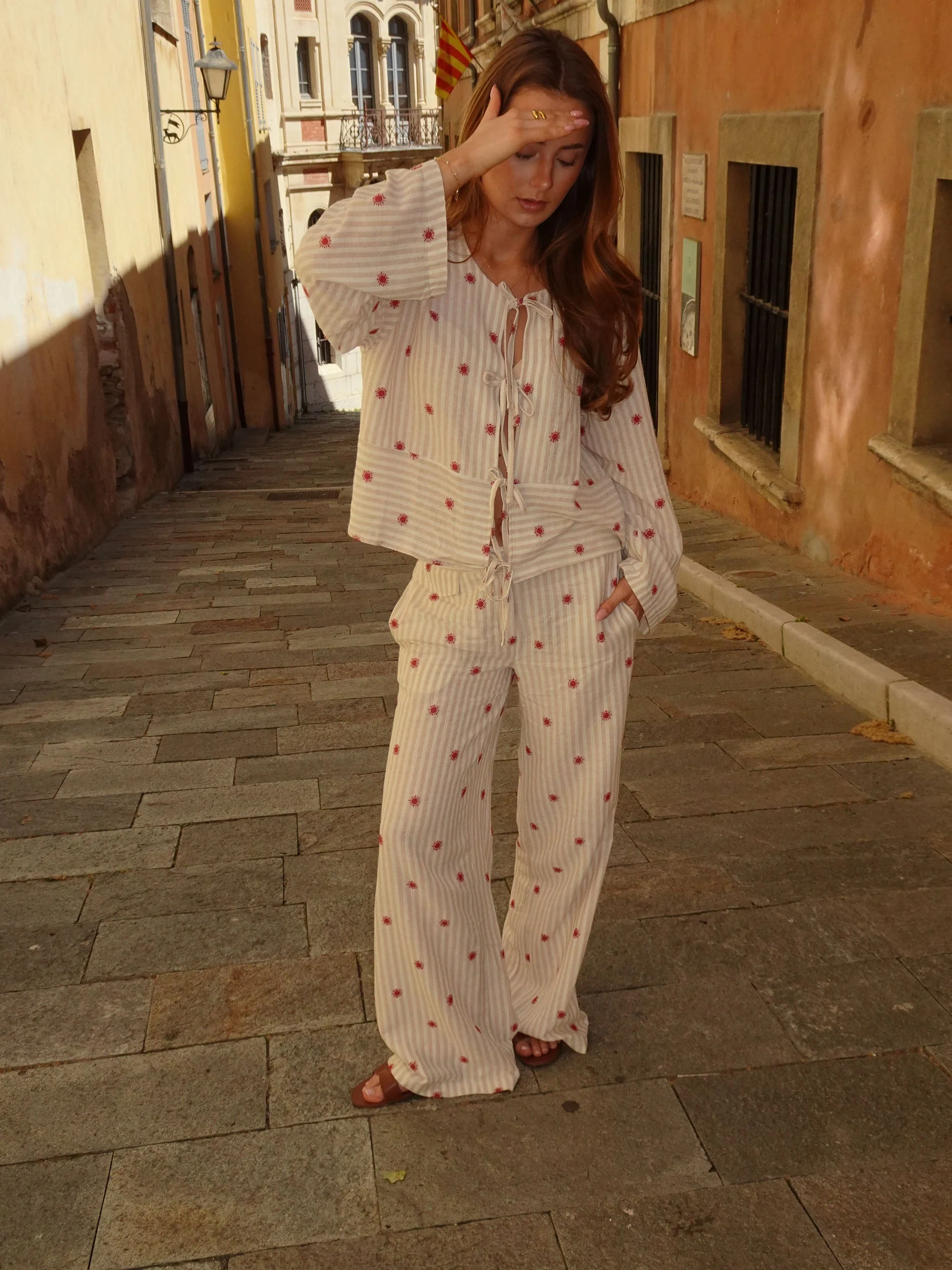 Mireille trousers with sun pattern – Beige/red 4 Mireille trousers with sun pattern – Beige/red