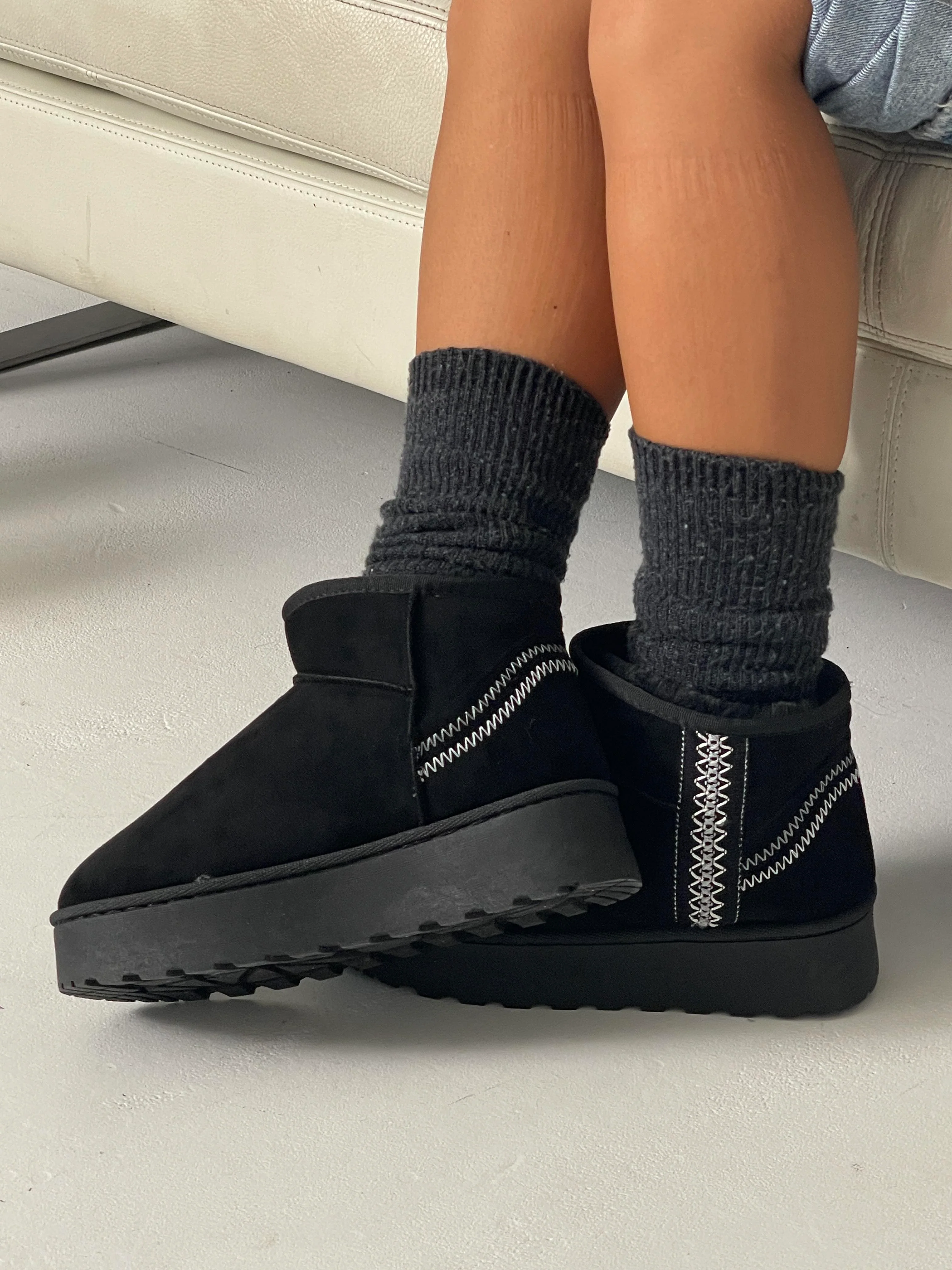 Manila teddy boots with plateau sole and braided details - Black