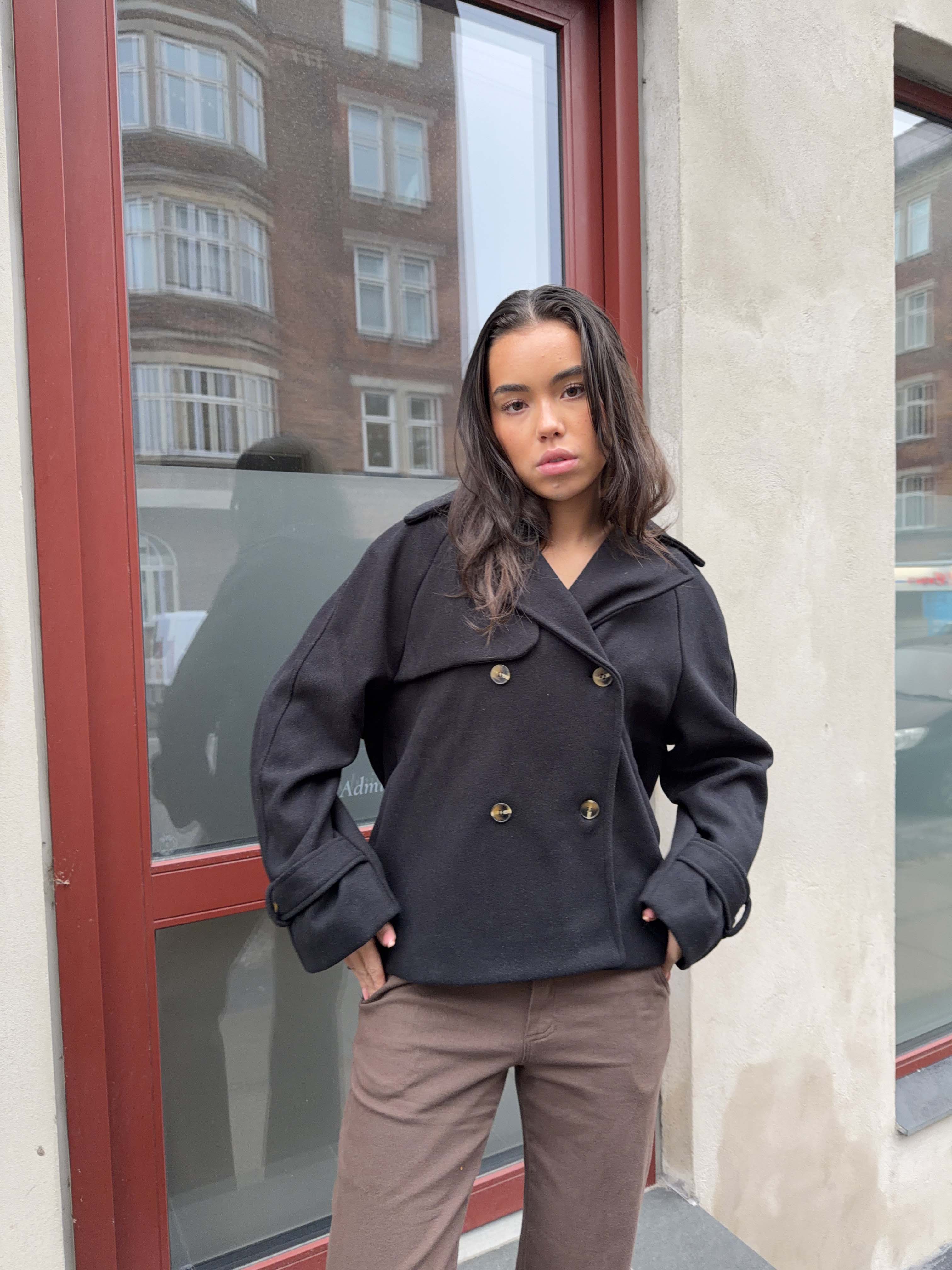 Partricia short trenchcoat - Black 2 Partricia short trenchcoat - Black