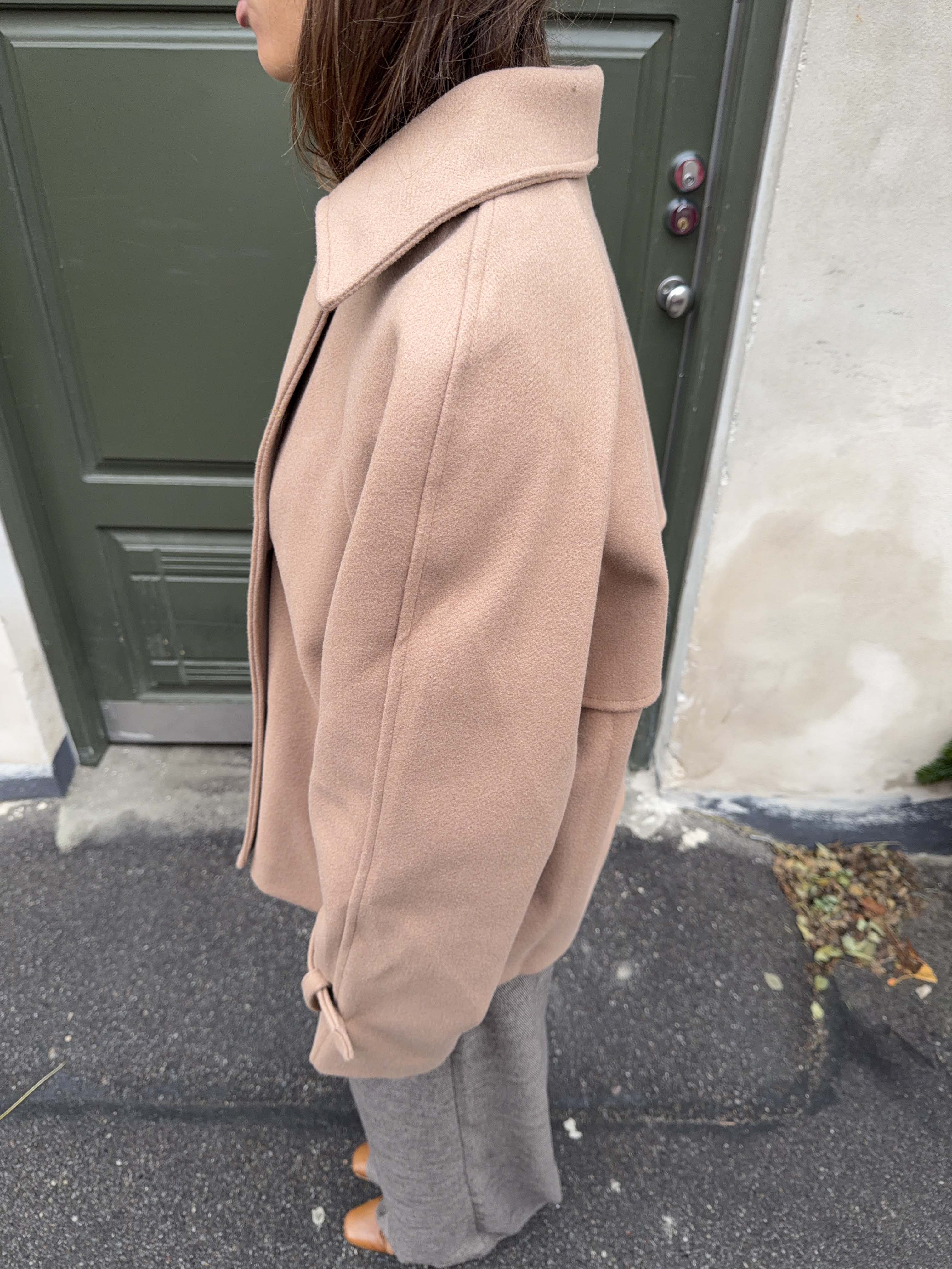 Patricia short trenchcoat - Beige 9 Patricia short trenchcoat - Beige