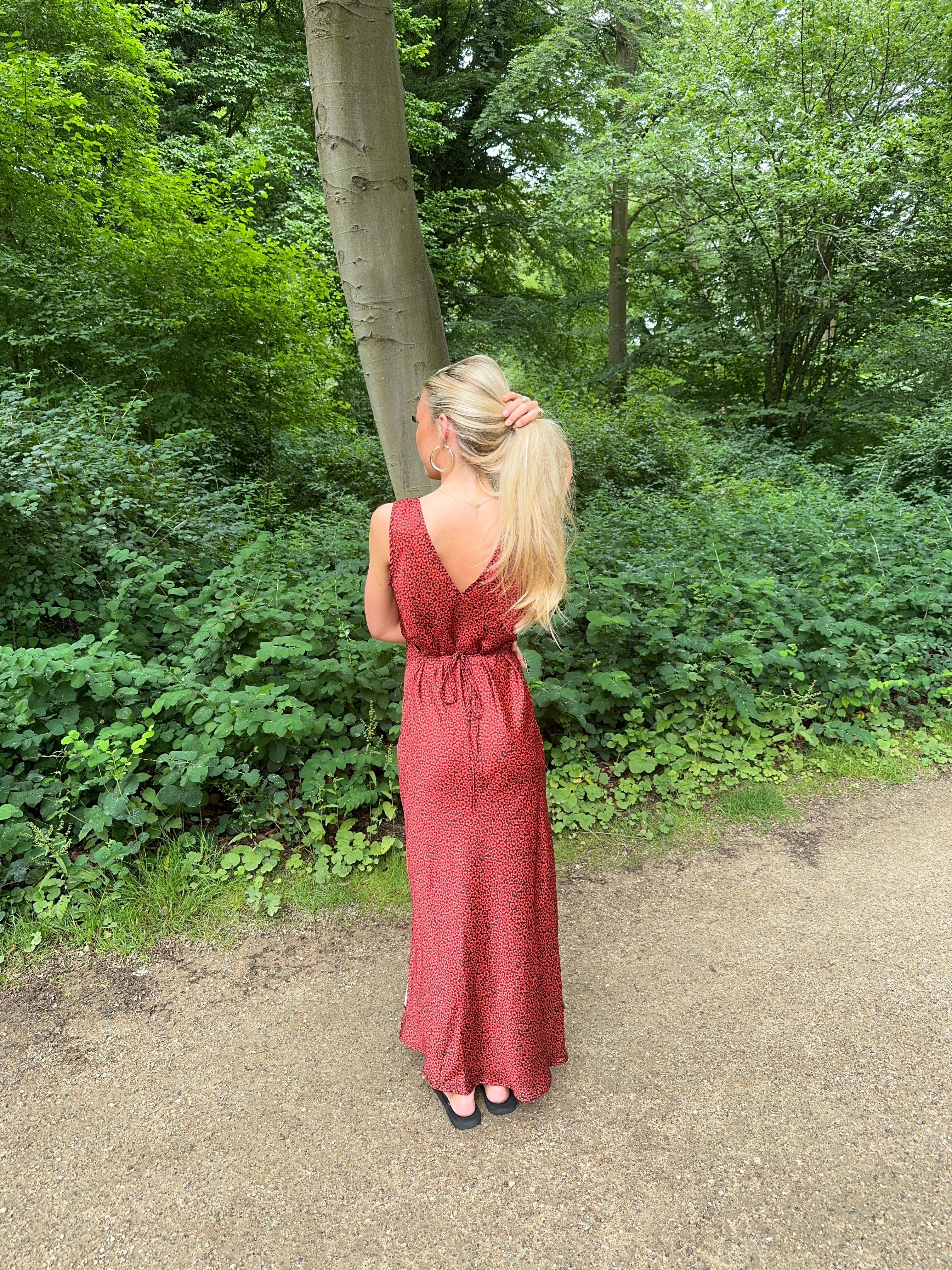 Marielle dress with flowers - Black/red 10 Marielle dress with flowers - Black/red