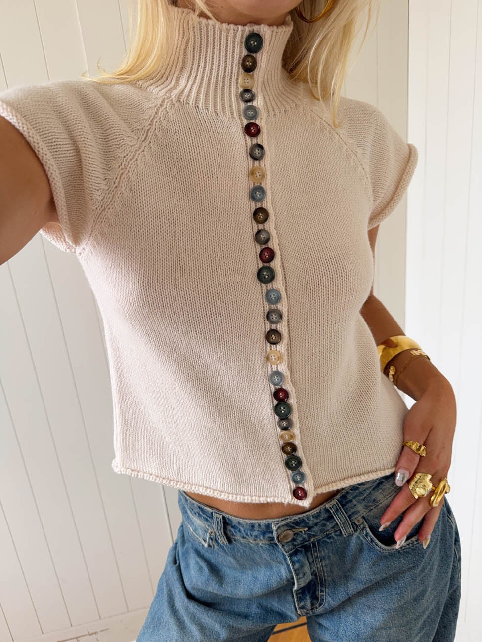Scandivv short sleeved knit with buttons – Beige/off-white 1 Scandivv short sleeved knit with buttons – Beige/off-white