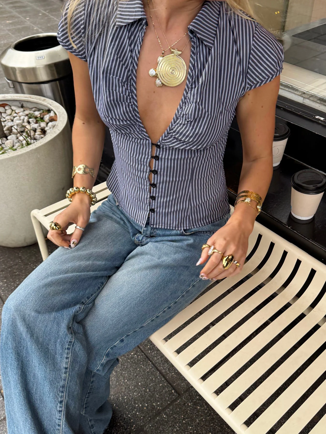 Scandivv striped shirt with cut out - Grey/white 20 Scandivv striped shirt with cut out - Grey/white